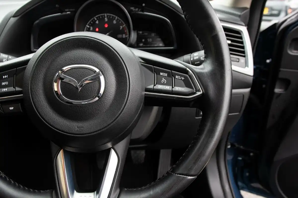 2018-mazda-mazda3-20-sport-nav-120ps-hatchback-5d-big-20