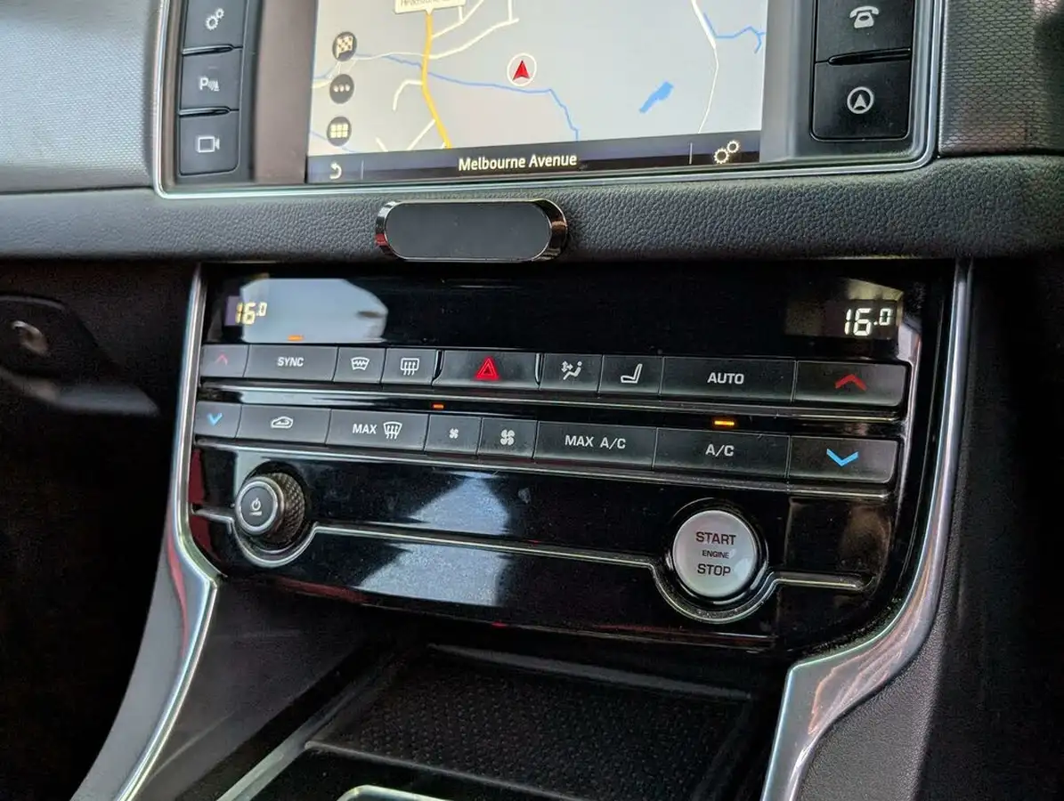 2016-jaguar-xf-30td-s-big-58
