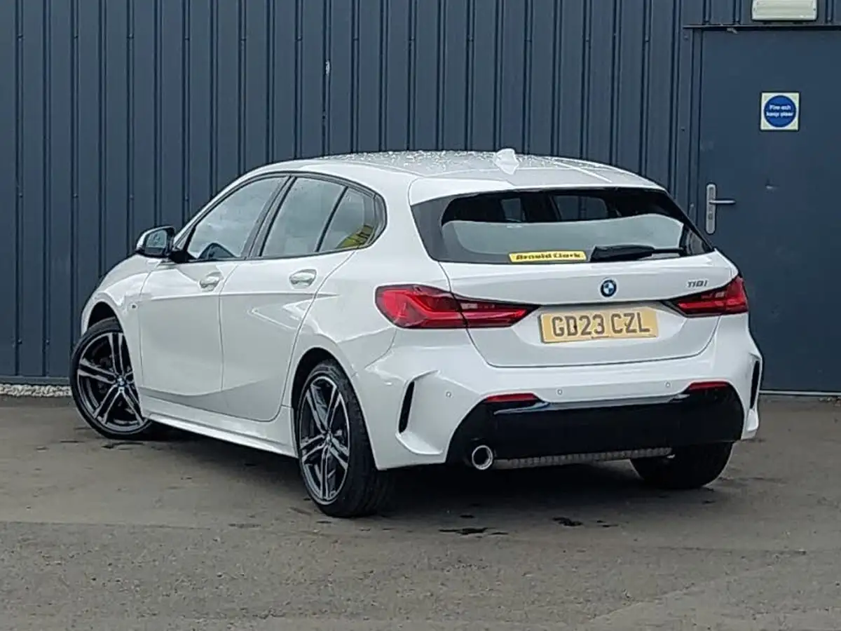 2023-bmw-1-series-15-118i-m-sport-lcp-dct-big-1