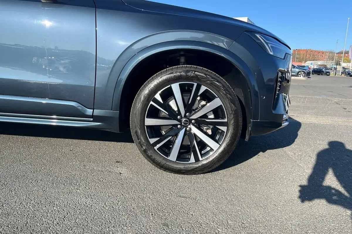 2025-volvo-xc90-20-b5-plus-big-4