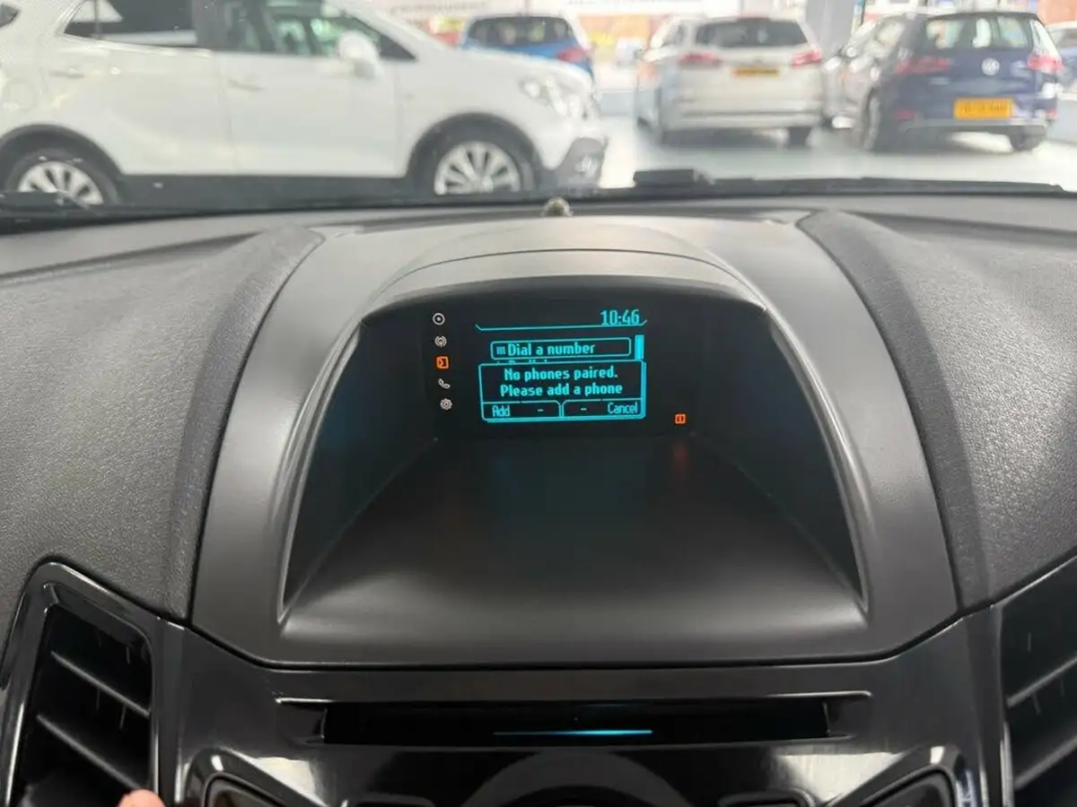2015-ford-fiesta-10-zetec-s-black-edition-big-32