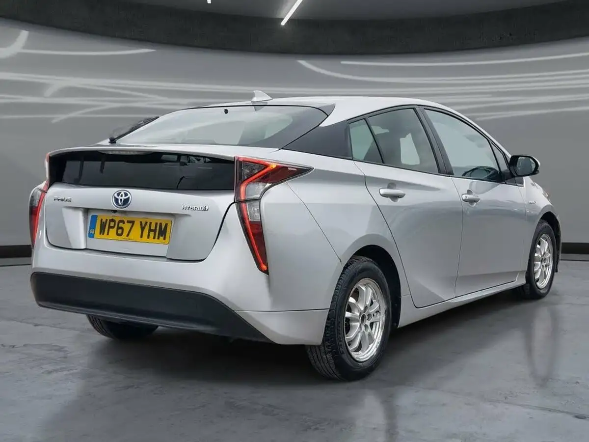2017-toyota-prius-18-vvt-i-active-big-10