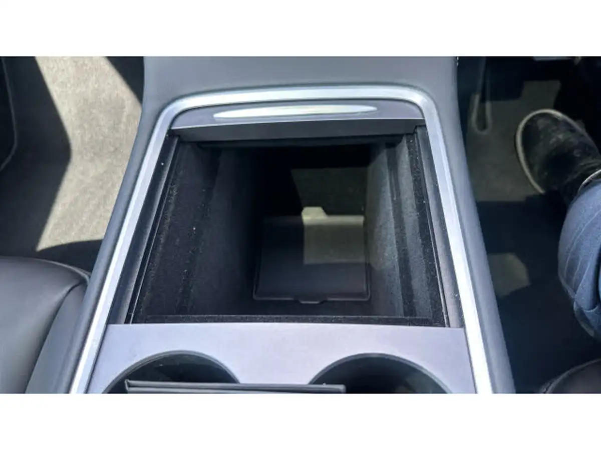 2022-tesla-model-y-e-long-range-big-30