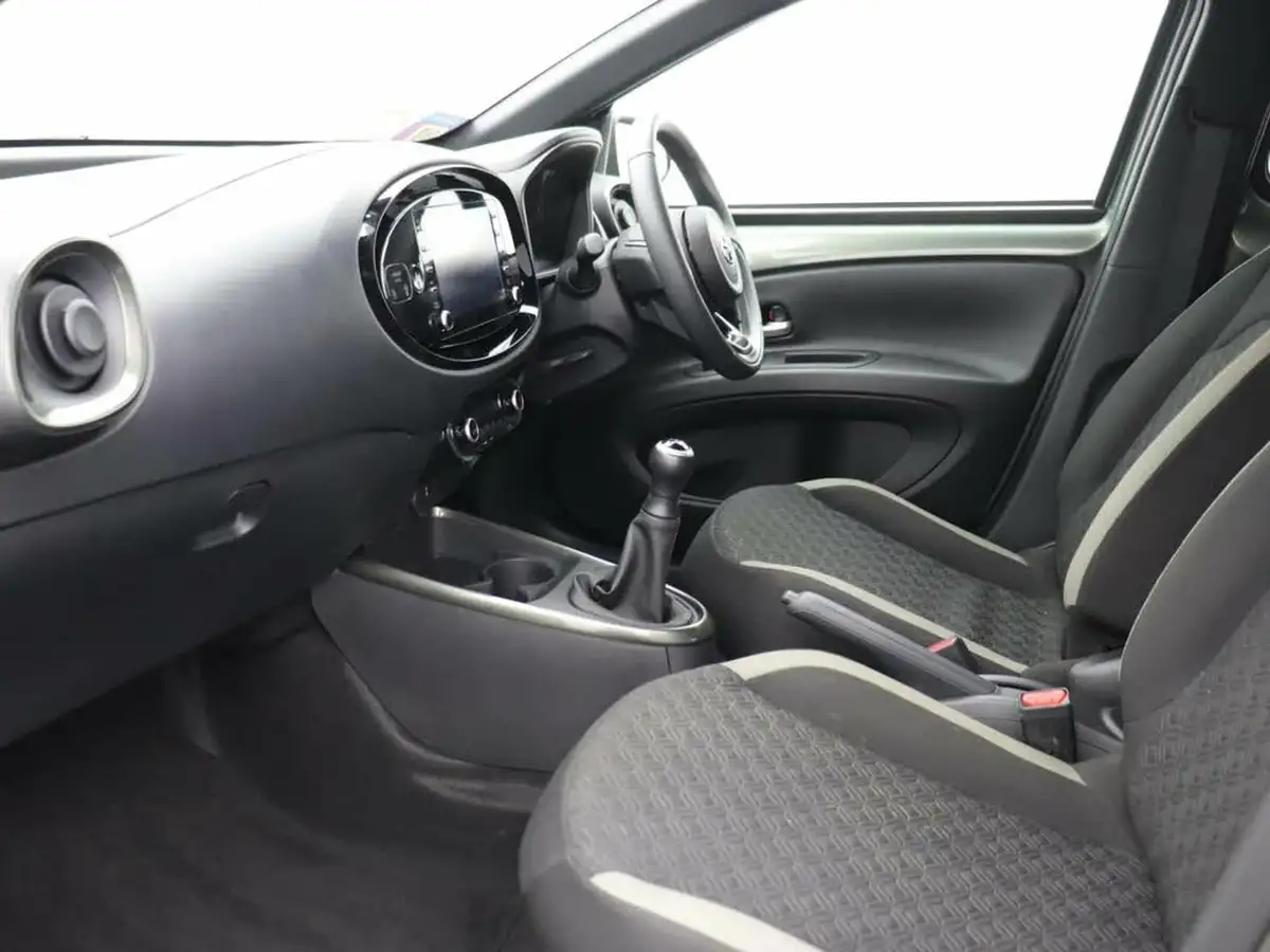 2023-toyota-aygo-x-10-vvt-i-edge-big-30