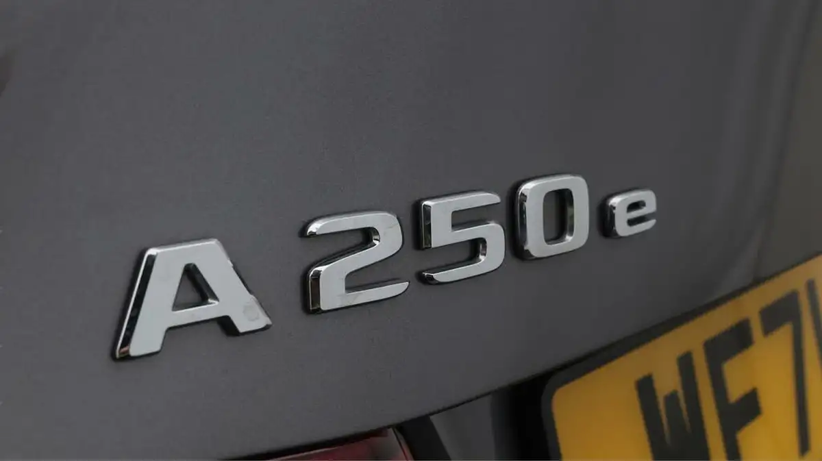 2021-mercedes-benz-a-class-13-a250e-amg-line-premium-plus-edition-saloon-4d-big-21
