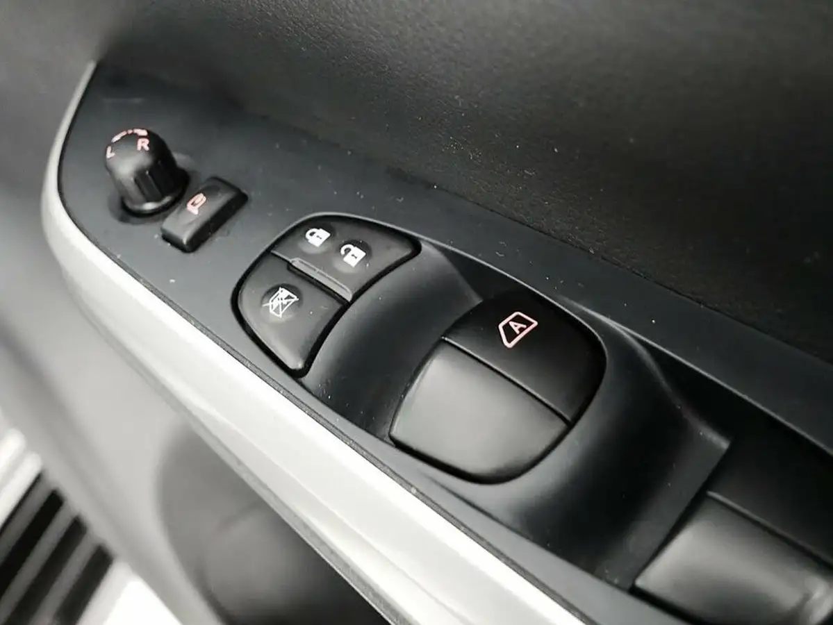 2021-nissan-navara-23dci-tt-n-guard-8-navileathersunroof-auto-big-37