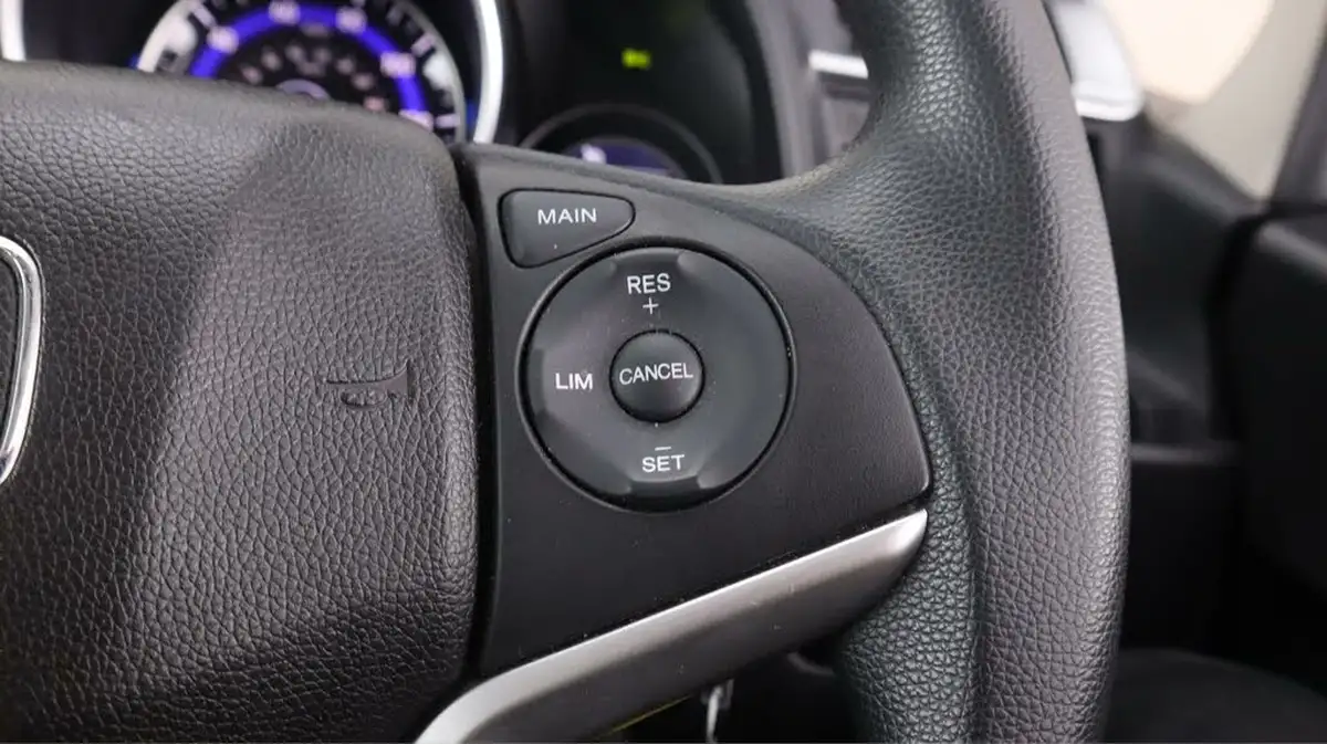 2019-honda-jazz-13-i-vtec-s-big-22