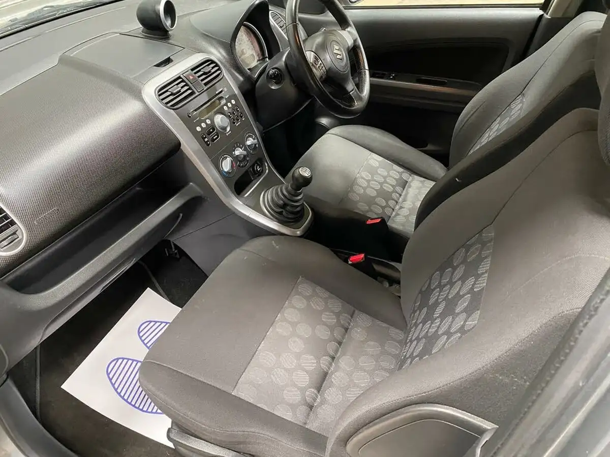 2008-suzuki-splash-12-gls-big-32