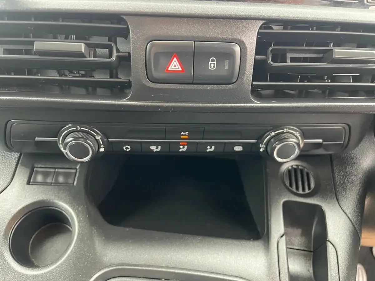 2022-toyota-proace-city-15d-active-big-39