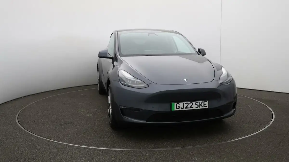 2022-tesla-model-y-e-long-range-big-41