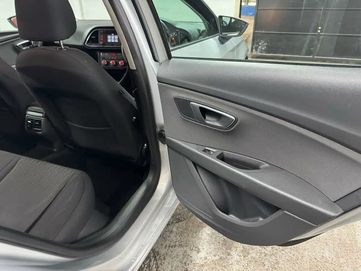 2013-seat-leon-20td-se-big-43
