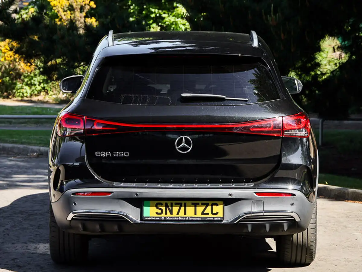2021-mercedes-benz-eqa-e-eqa-250-amg-line-big-13
