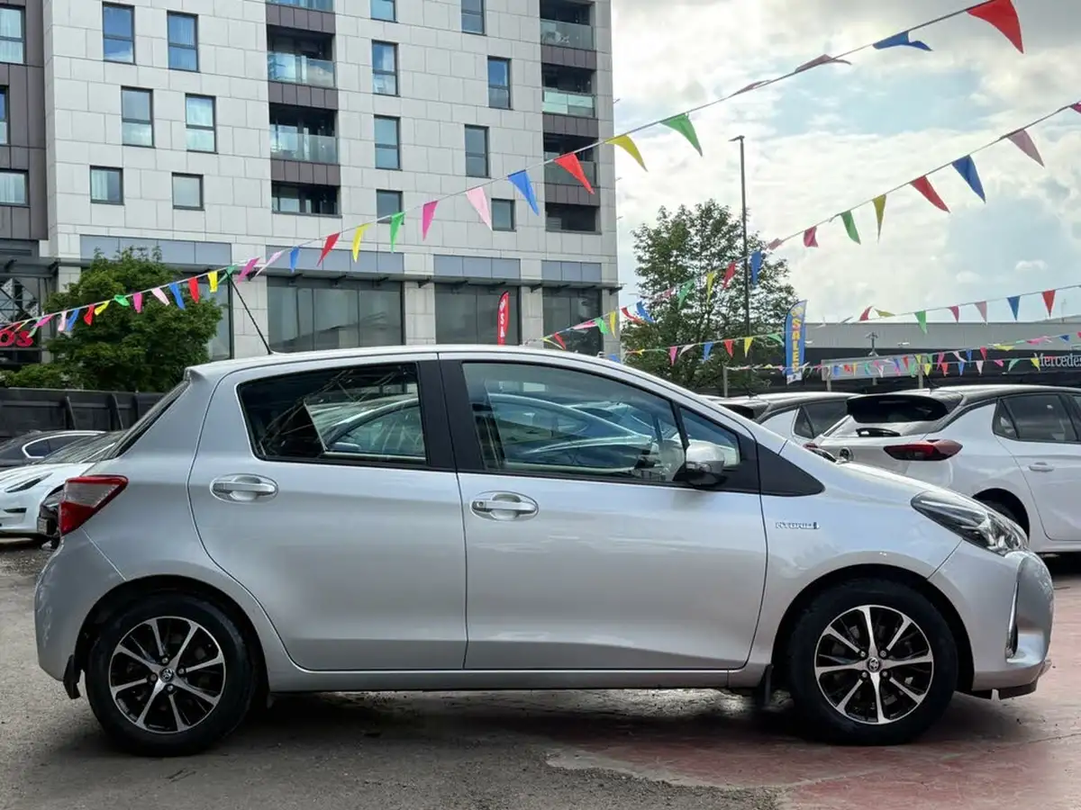 2019-toyota-yaris-15-vvt-i-icon-tech-98bhp-hybrid-1497cc-e-cvt-big-10