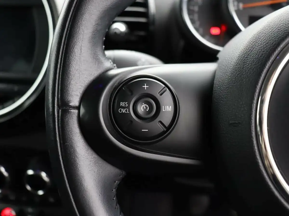 2018-mini-clubman-15-cooper-classic-ss-big-24