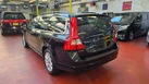 2010-volvo-v70-small-32