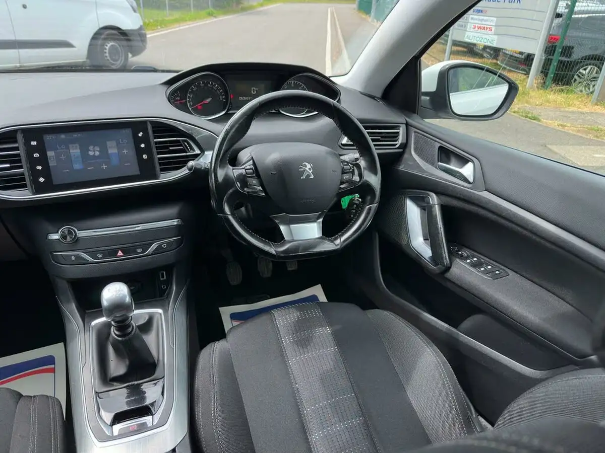 2017-peugeot-308-16-bluehdi-allure-big-29