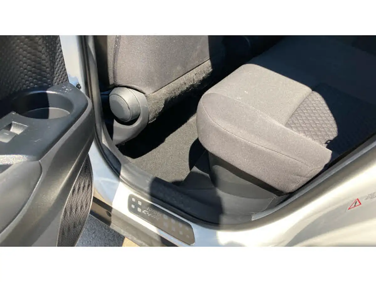 2022-toyota-c-hr-18-vvt-i-icon-big-12
