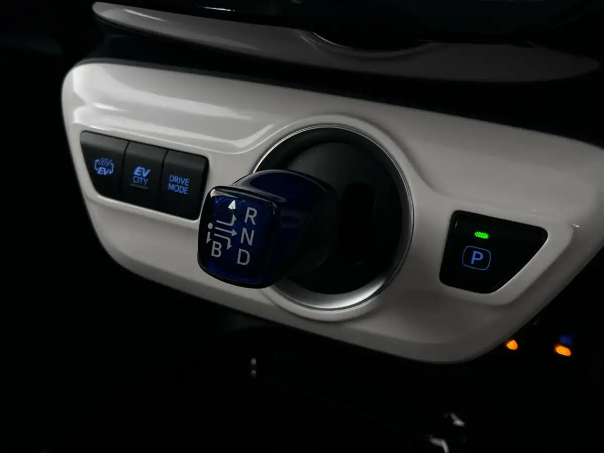 2019-toyota-prius-18-vvt-i-business-edition-plus-ss-cvt-big-40