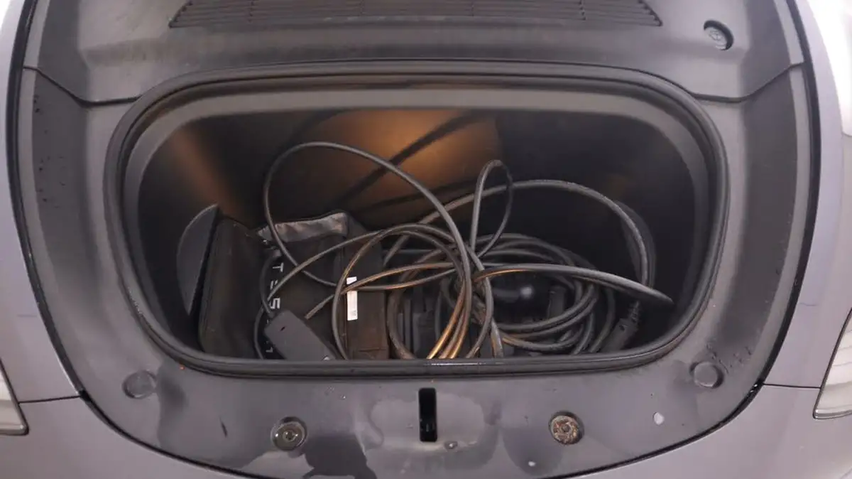 2022-tesla-model-y-e-long-range-big-19