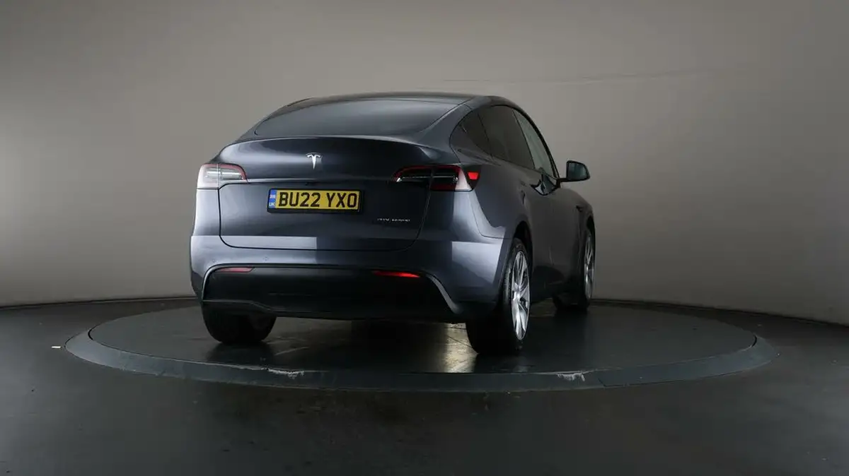 2022-tesla-model-y-e-long-range-big-63