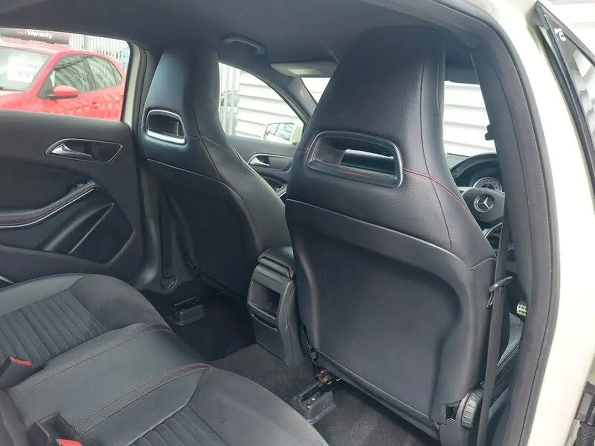 2013-mercedes-benz-a-class-15-cdi-a180-amg-sport-109ps-blueefficiency-big-15