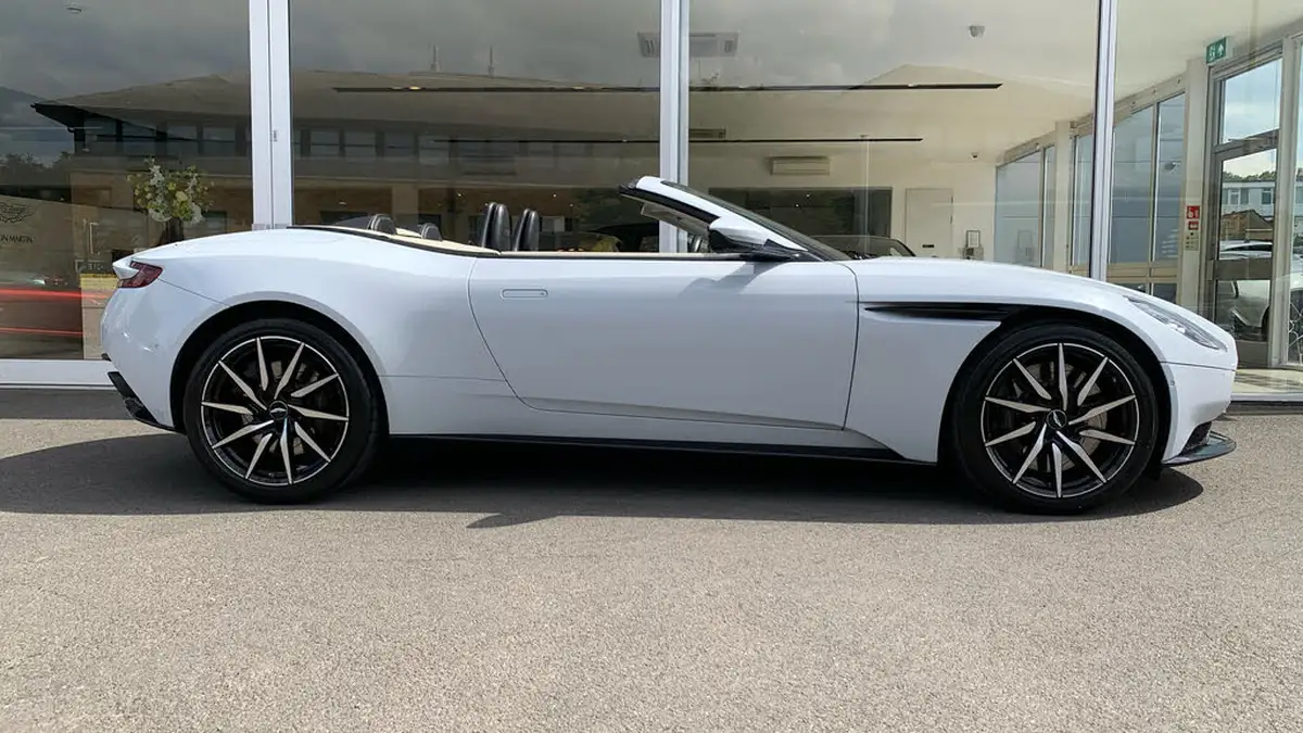 2021-aston-martin-db11-40-v8-503bhp-big-11