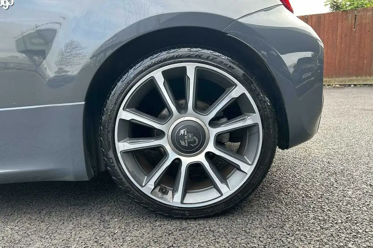 2019-abarth-595c-14-tjet-turismo-big-2