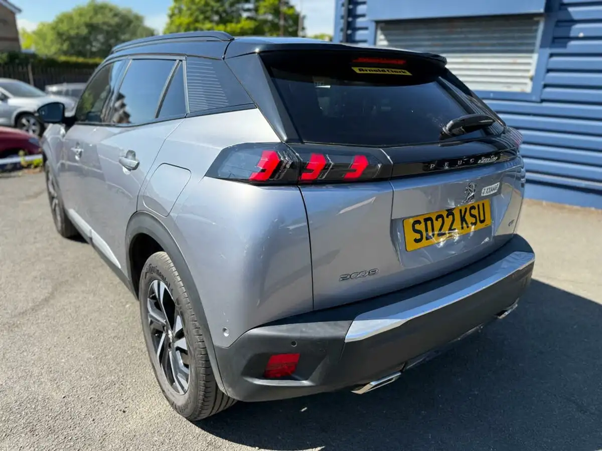 2022-peugeot-2008-suv-12-puretech-gt-big-11