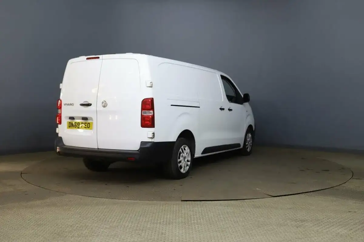 2019-vauxhall-vivaro-15td-2900-l2h1-dynamic-big-4