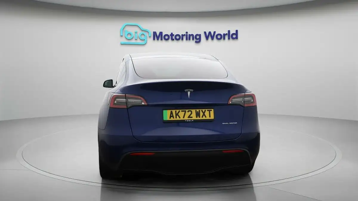 2022-tesla-model-y-e-long-range-big-6