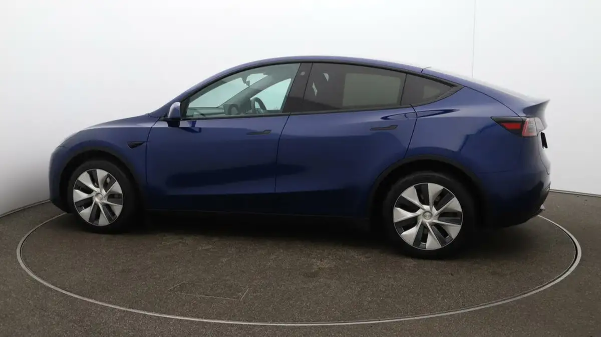 2022-tesla-model-y-e-long-range-big-58