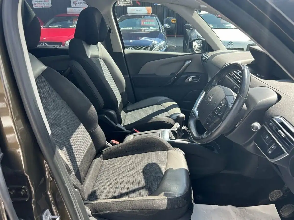 2014-citroen-grand-c4-picasso-16e-hdi-exclusive-big-17