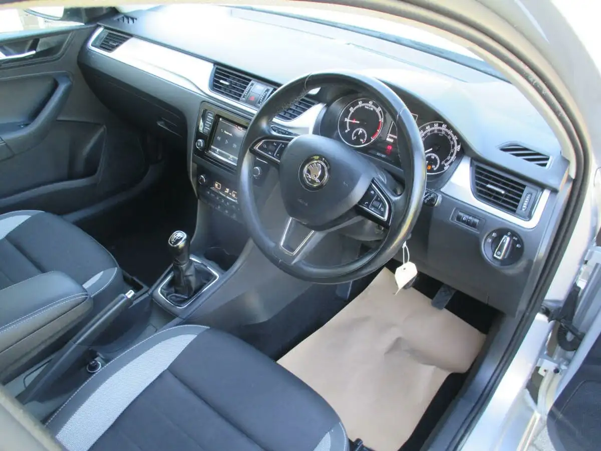 2018-skoda-rapid-spaceback-10-tsi-se-tech-95ps-ss-big-15