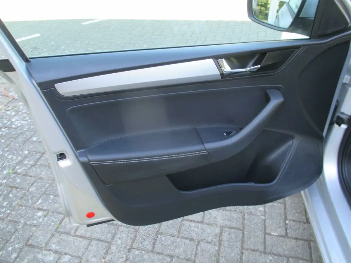2018-skoda-rapid-spaceback-10-tsi-se-tech-95ps-ss-big-43