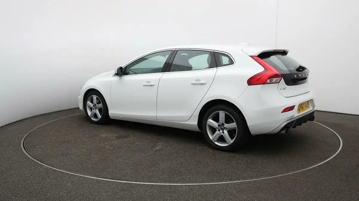 2018-volvo-v40-20-t3-r-design-nav-plus-big-60
