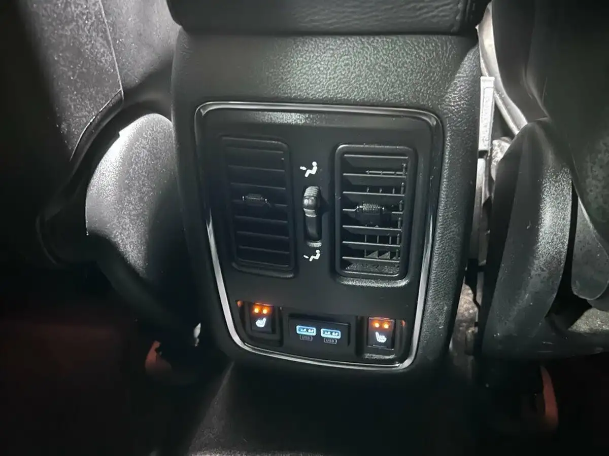 2017-jeep-grand-cherokee-30crd-summit-big-33