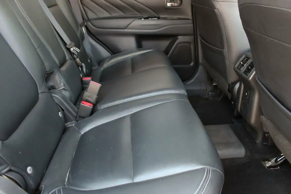2019-mitsubishi-outlander-24-4h-phev-big-18