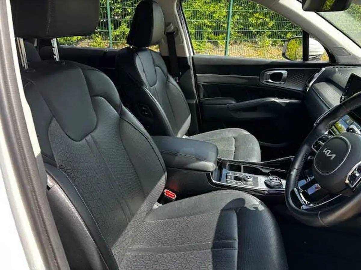 2022-kia-sorento-16-t-gdi-3-226bhp-hev-big-10