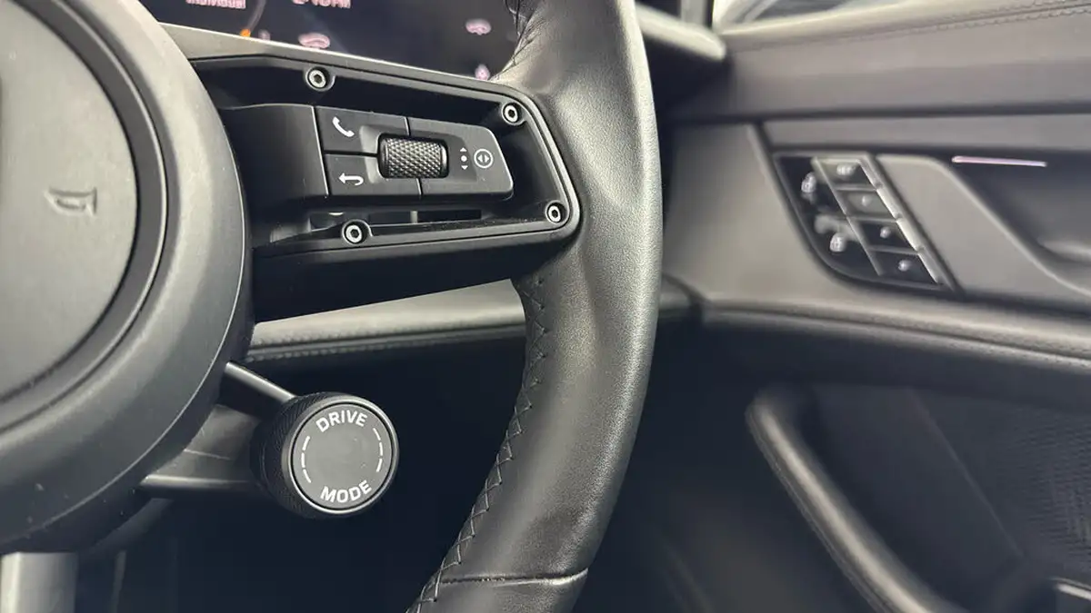 2020-porsche-taycan-e-turbo-big-20
