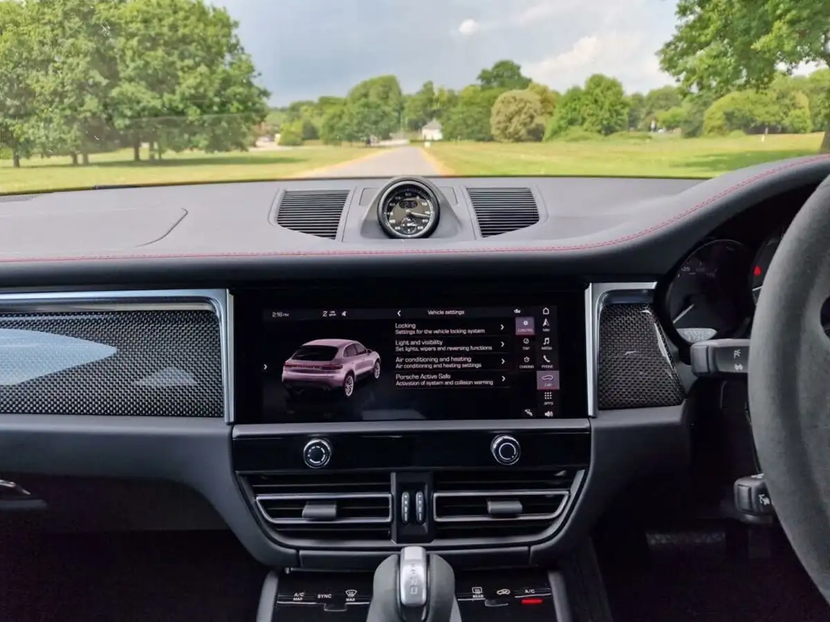 2024-porsche-macan-29-v6-gts-big-16