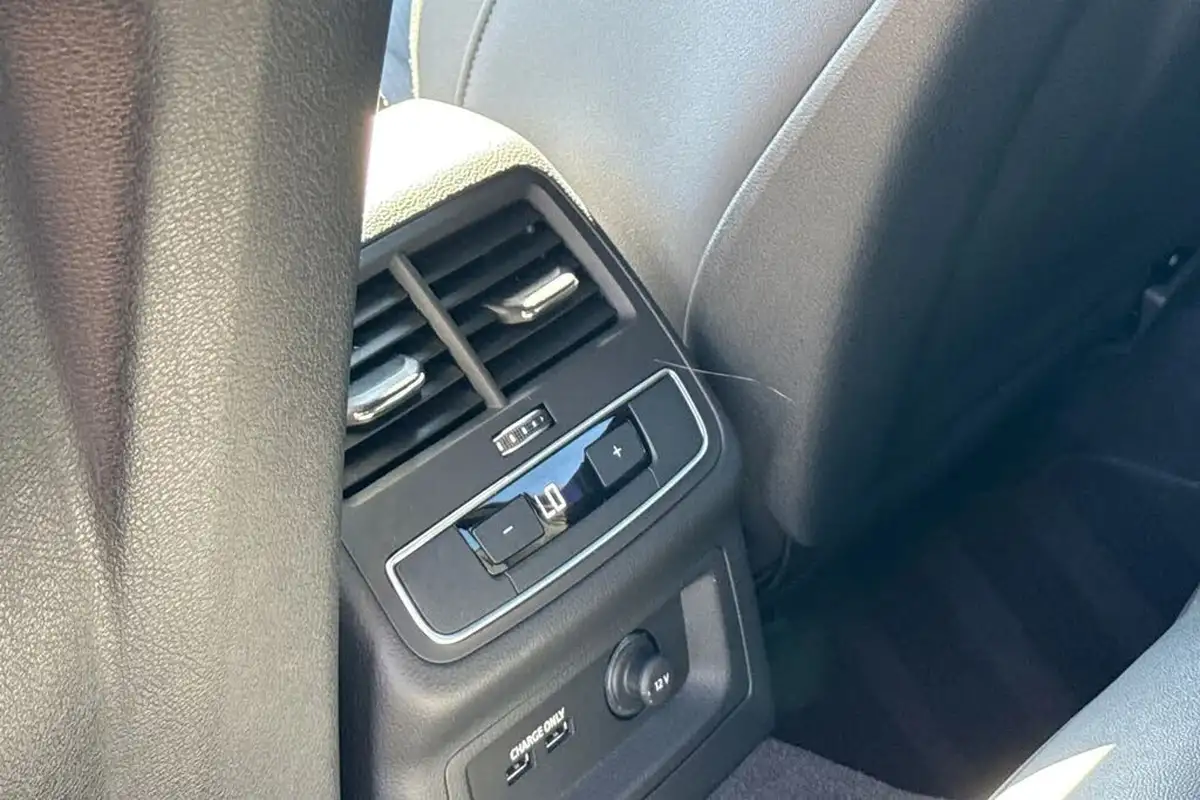 2024-audi-a4-avant-20-35-tdi-black-edition-big-39