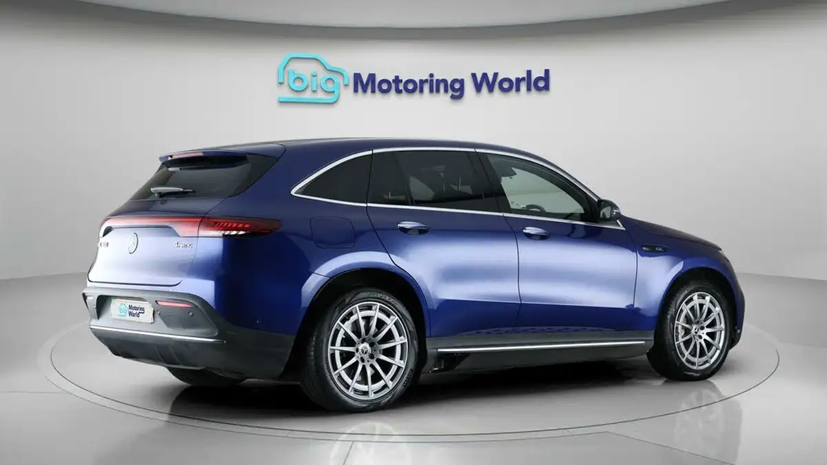 2021-mercedes-benz-eqc-e-eqc-400-amg-line-big-6