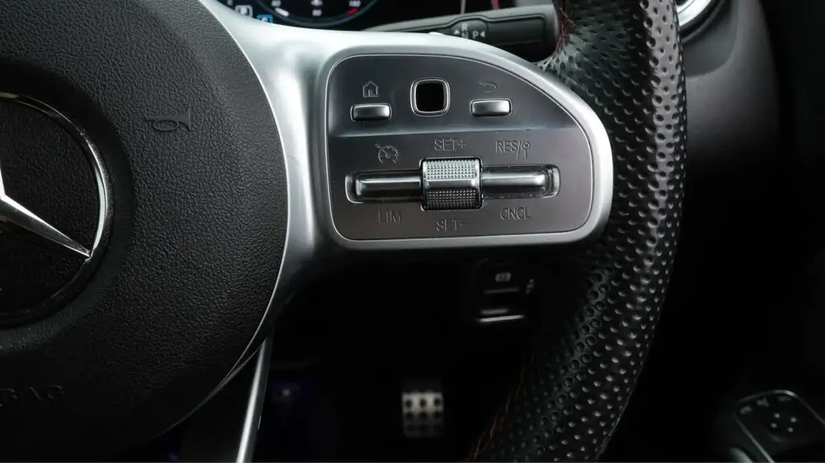 2020-mercedes-benz-glb-class-20d-glb220d-amg-line-premium-5-big-28