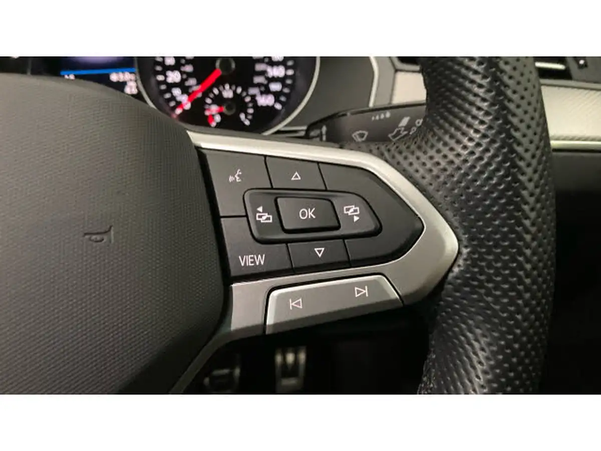 2022-volkswagen-passat-15-tsi-r-line-saloon-4d-big-17