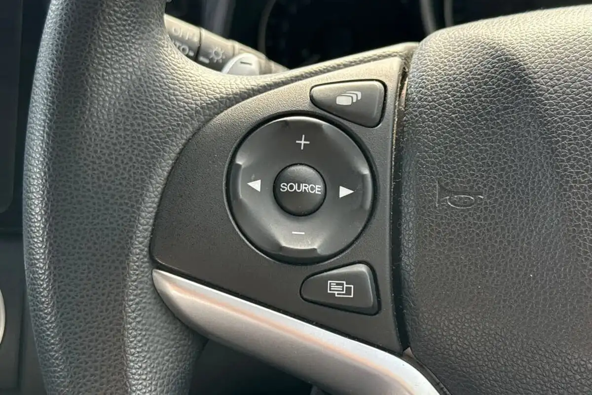 2018-honda-jazz-13-i-vtec-se-cvt-big-31