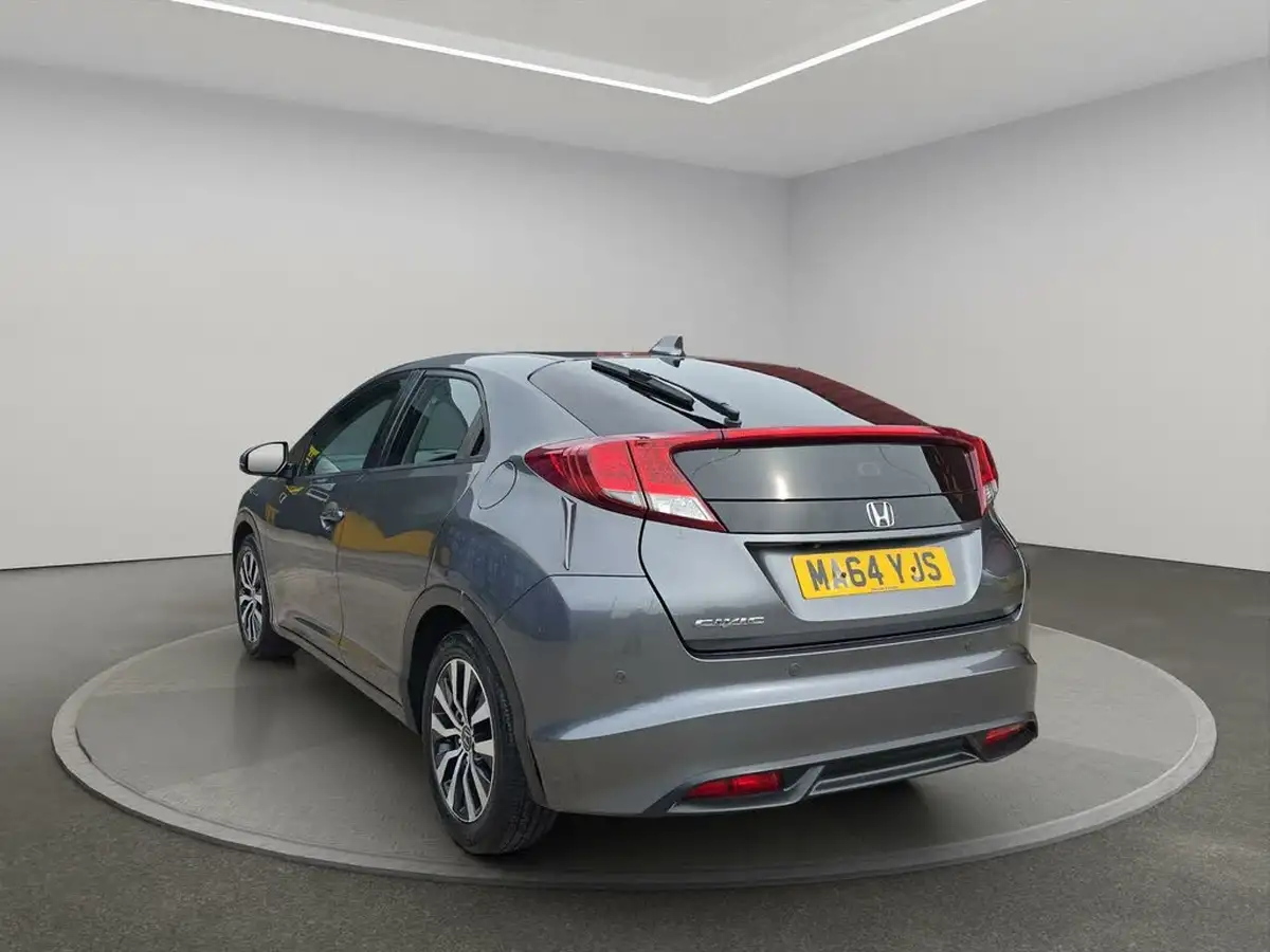 2014-honda-civic-16td-se-plus-hatchback-big-2