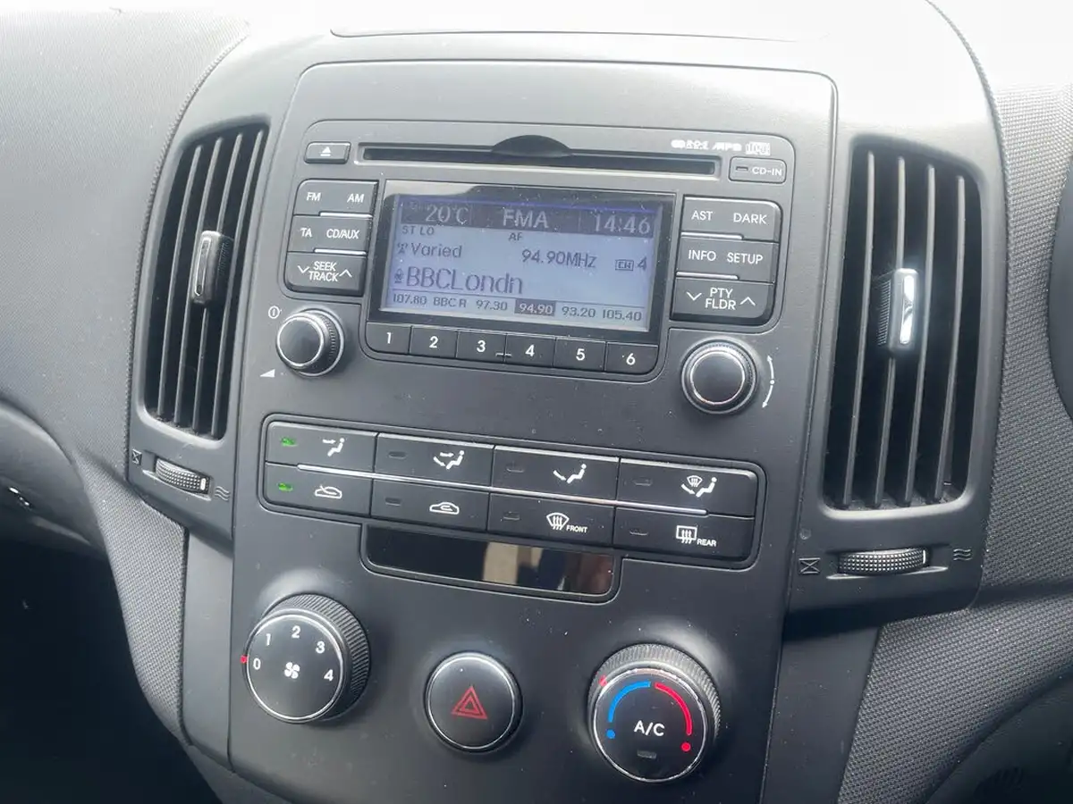 2009-hyundai-i30-comfort-big-15