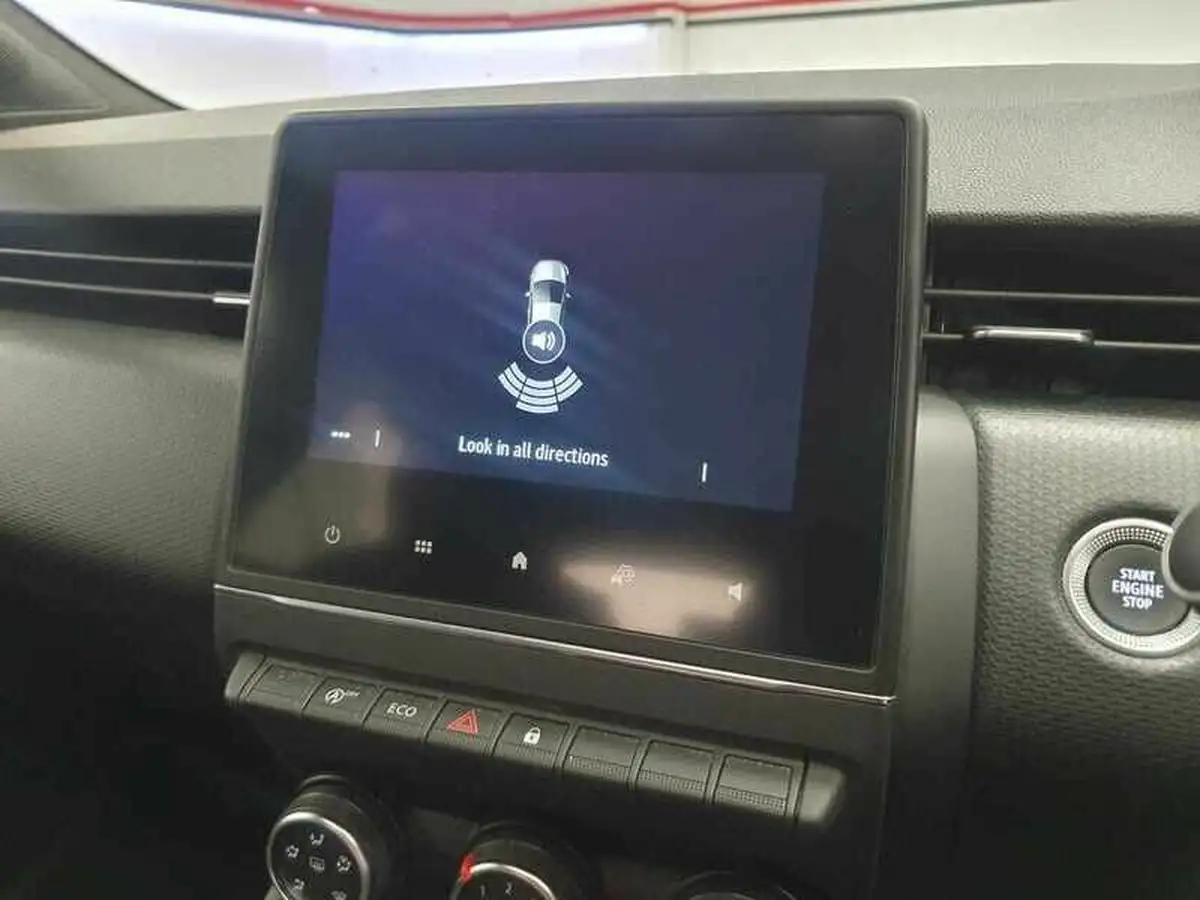 2020-renault-clio-10-sce-iconic-75bhp-big-15