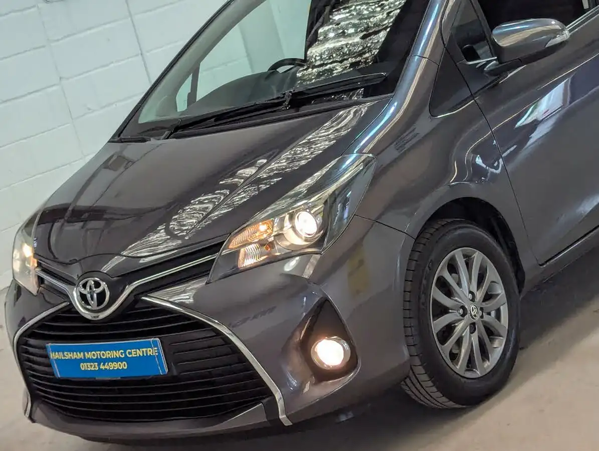 2016-toyota-yaris-133-icon-vvt-i-5d-big-33