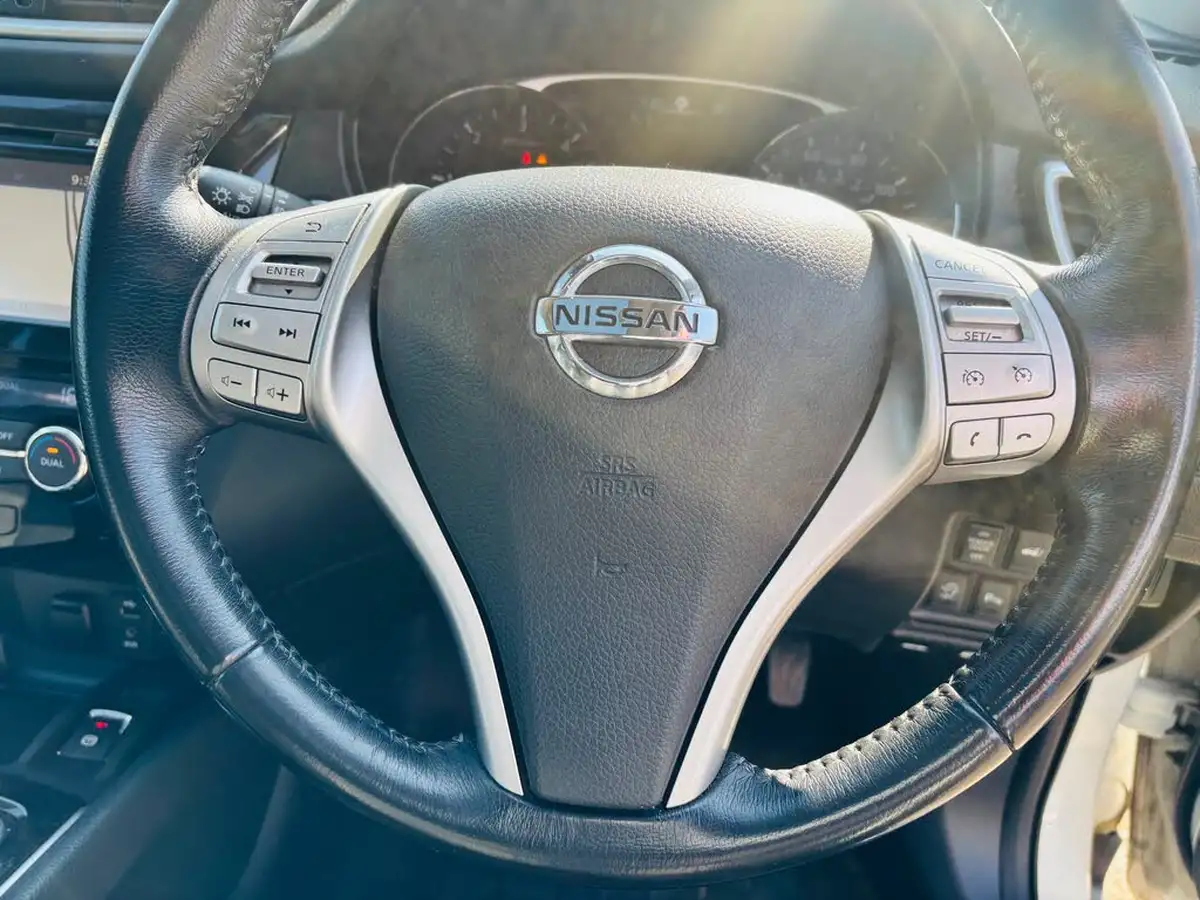 2015-nissan-x-trail-16dci-tekna-ss-big-22